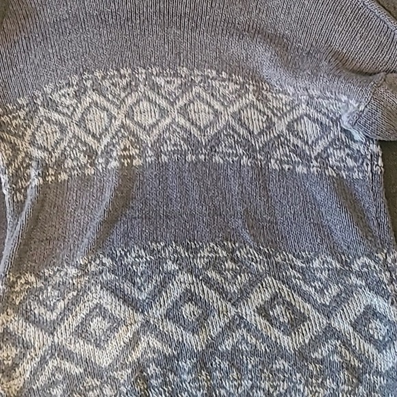 Hollister grey Geometric Sweater. Size Xs/S - Picture 2 of 4
